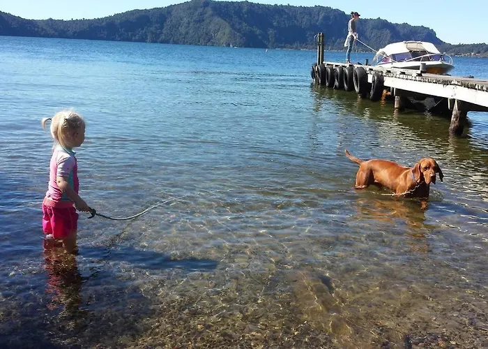 Rotoiti Lakehouse Retreat *