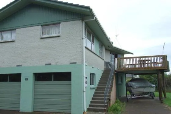 Rotoiti Lakehouse Retreat Rotorua